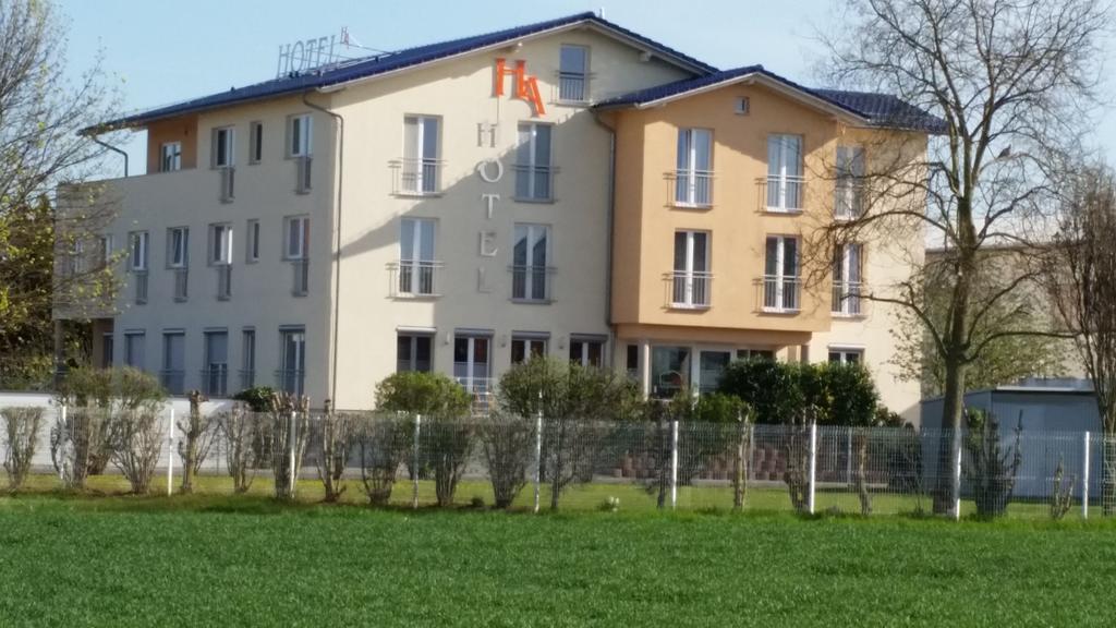 Hotel Ackermann Ридштадт Экстерьер фото